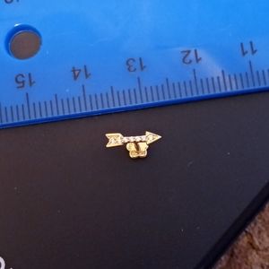 Solid 14k yellow gold arrow stud earrings with zirconia, internally threaded